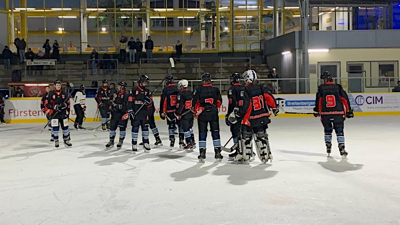 Die U20 von EVF und ESV Dachau beim Heimspiel am 23.11.2024 im Eisstadion der Amperoase