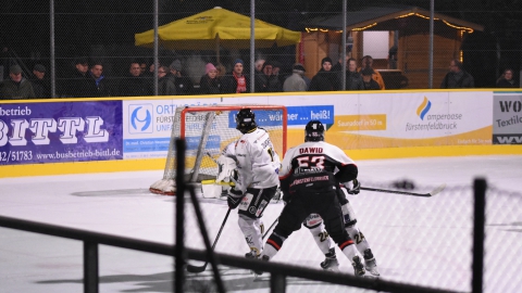 Am 03. November hatte der EVF den ERC Sonthofen zum ersten Heimspiel im Eisstadion der Amperoase zu Gast. 