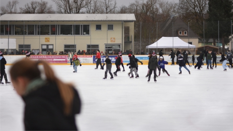Eine letzte Eiszeit in der Saison 2024/2025. Der EVF feierte im Eisstadion der Amperoase sein Abtaufest.