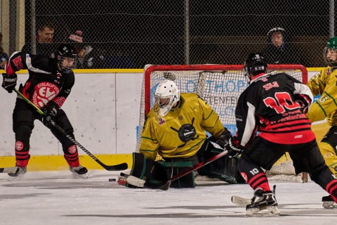 Torszene gegen HC Maustadt/Memmingen (Bild Peter Wenger) mit Lennart Zilg und Marco Huber
