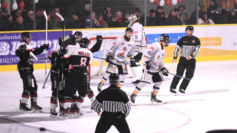 Archivbild: Torjubel beim Derby gegen Germering im Januar 2025